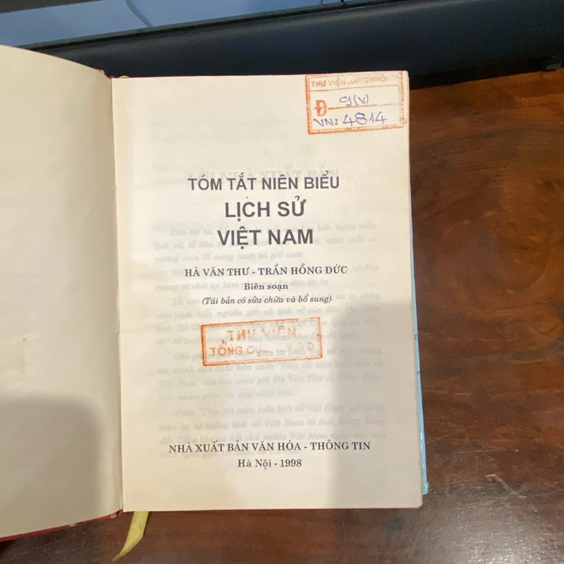 TÓM TẮT NIÊN BIỂU LỊCH SỬ VIỆT NAM (bản bìa cứng hiếm gặp) 462269