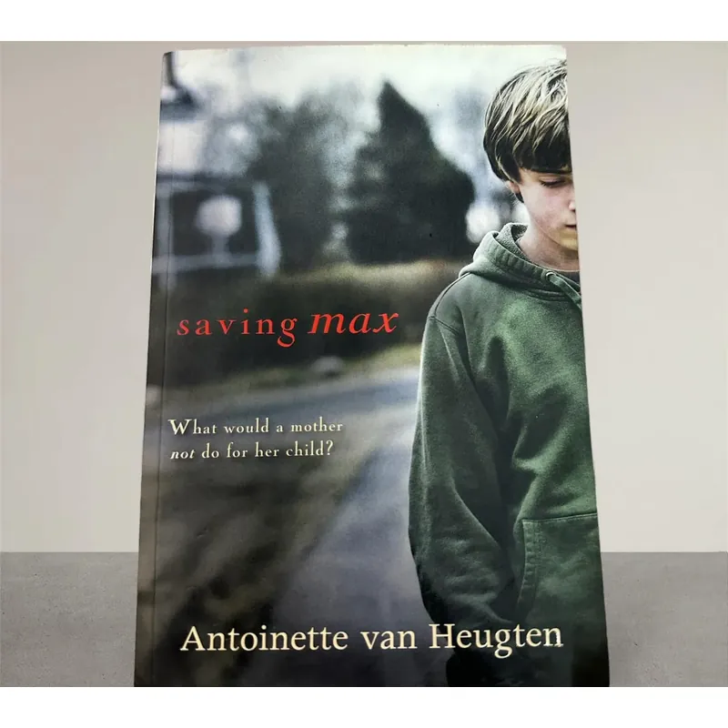 Sách ngoại văn trinh thám tiếng Anh - Saving Max 707345