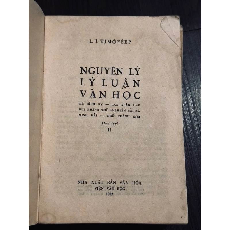 Nguyên lý lý luận văn học (sách bao cấp) 466374