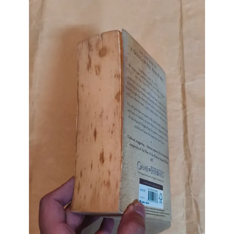 A Game of Thrones	- George R. R. Martin 1025128