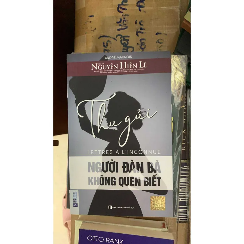 Người đàn bà không quen biết 753807