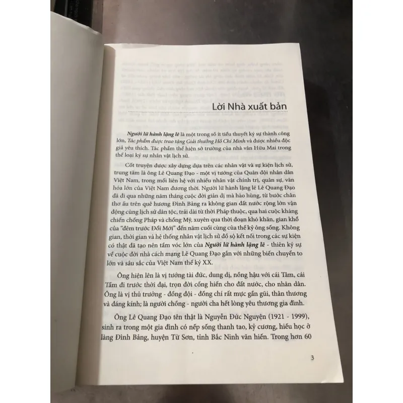 Người lữ hành lặng lẽ của tác giả Hữu Mai 977552