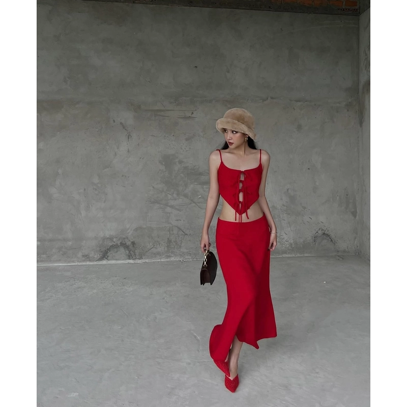 SET ÁO CROP TOP CỘT DÂY VÀ CHÂN VÁY LƯNG THẤP XẺ SAU - new 85% 507021