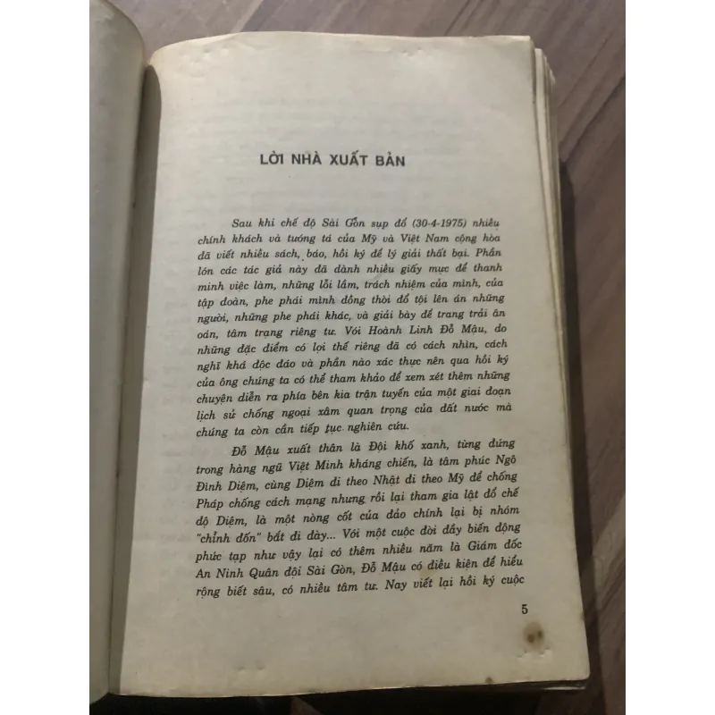 Tám sự tướng lưu vong, Hồi ký Hoài Linh Đỗ Mậu  755223