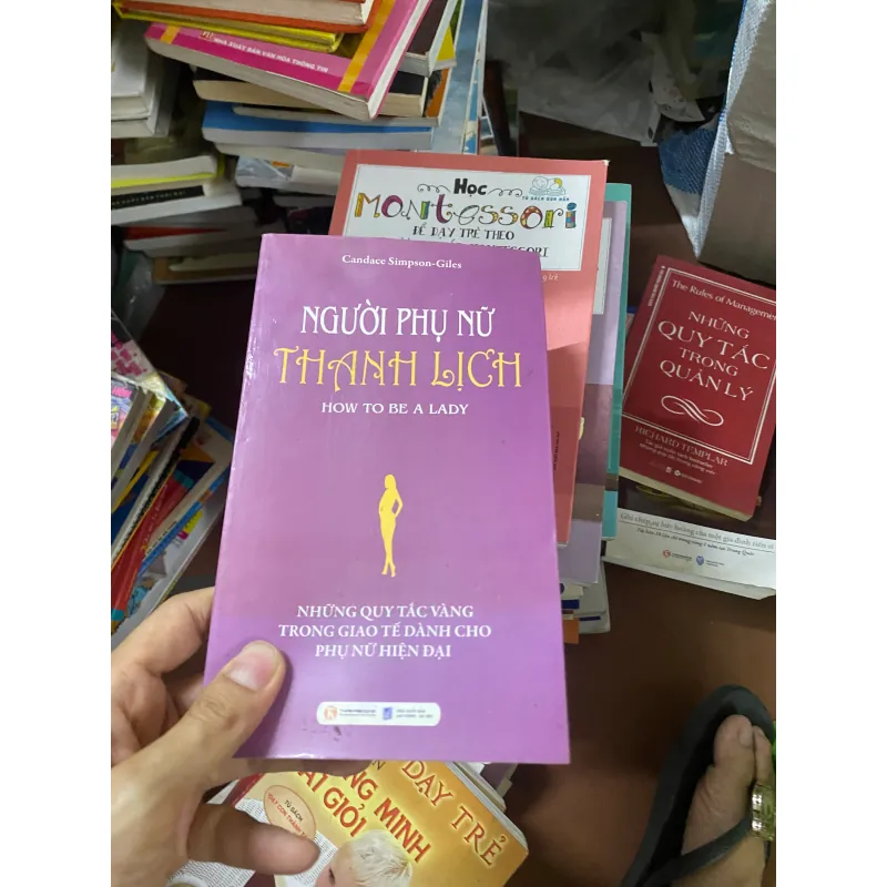 Sách người phụ nữ thanh lịch 313098