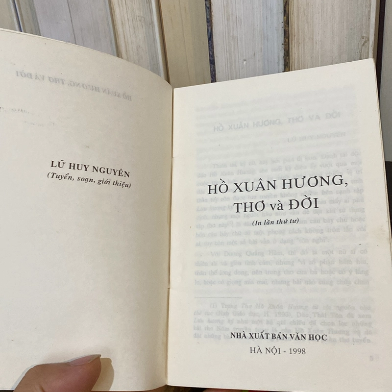 HỒ XUÂN HƯƠNG - THƠ VÀ ĐỜI (XB 1998) 470800