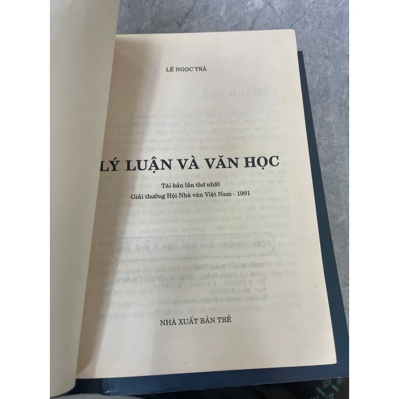 LÝ LUẬN VÀ VĂN HỌC - LÊ NGỌC TRÀ  1024703