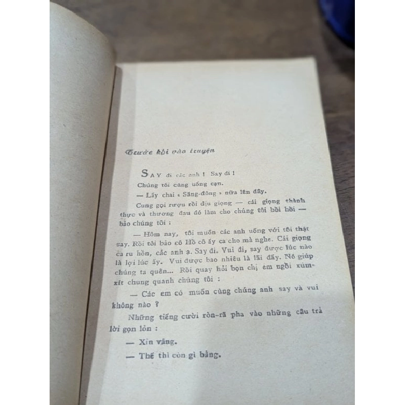 Cánh sen trong bùn - Lê Văn Trương 1003589