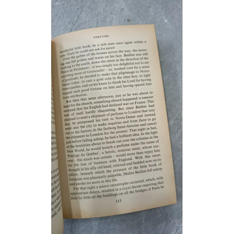 PERFUME THE STORY OF A MURDERER ( CÂU CHUYỆN VỀ MỘT KẺ SÁT NHÂN) - PATRICK SUSKIND 791872