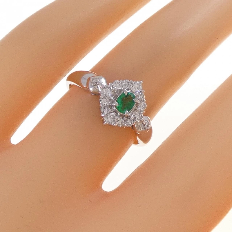 Nhẫn ngọc lục bảo K18WG 0.18CT 666189