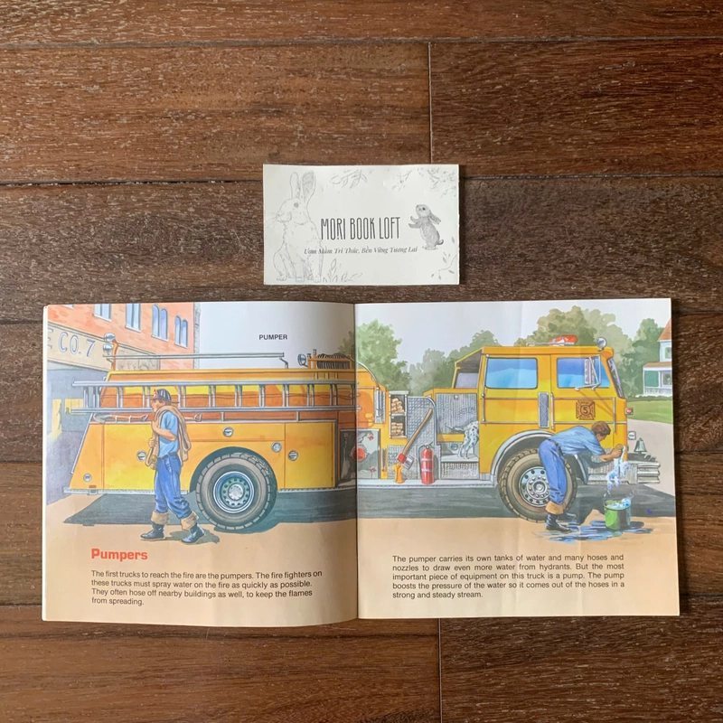 Sách ngoại văn All Aboard Fire Trucks, Used, minh họa cổ điển 498842