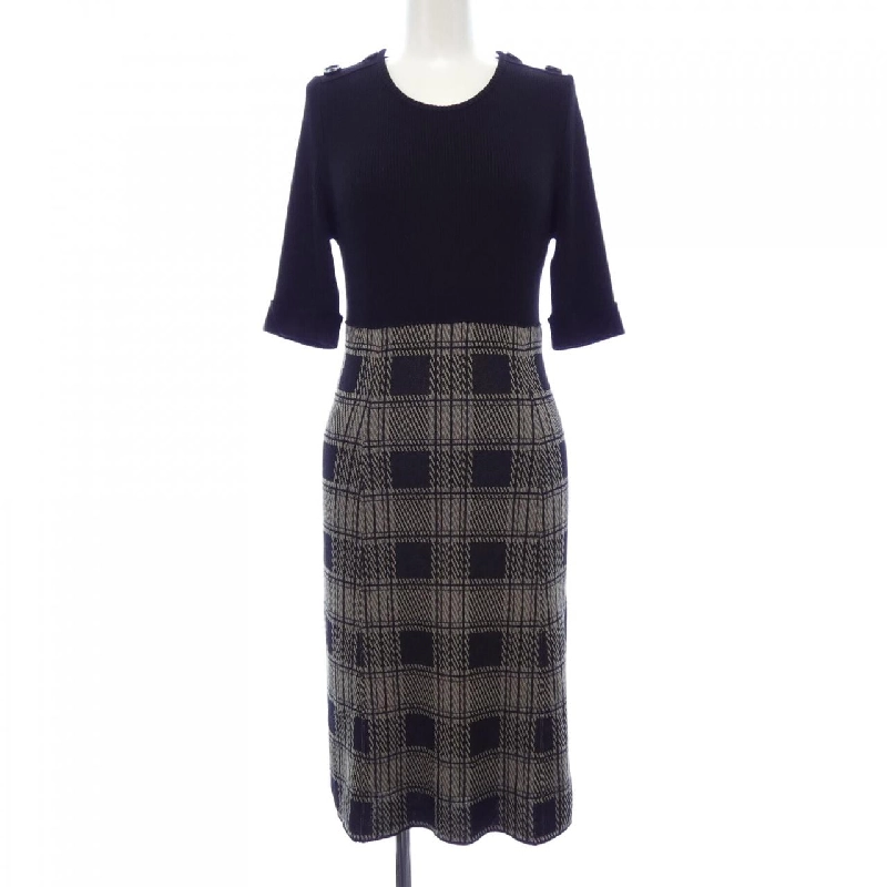 Nhãn hiệu đen Burberry BLACK LABEL 649074