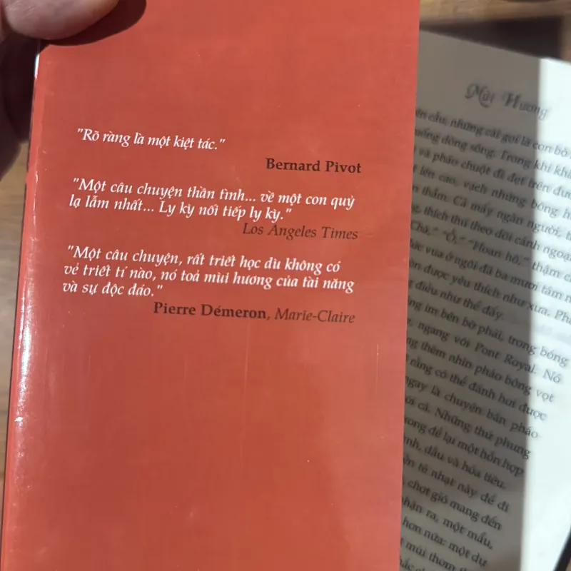 Sách kinh dị mùi hương 1021201