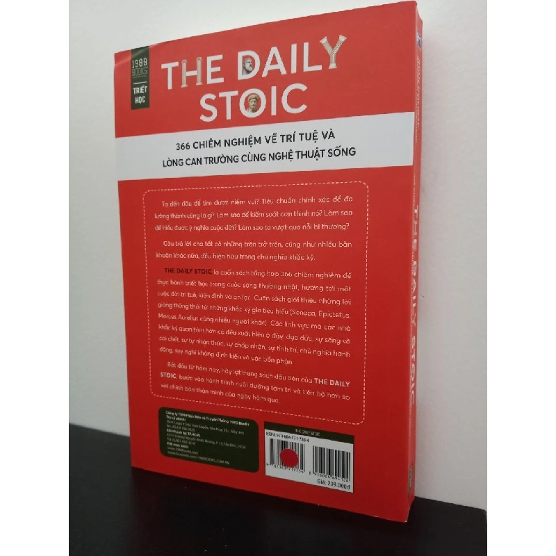 THE DAILY STOIC – 366 Chiêm Nghiệm Về Trí Tuệ Và Lòng Can Trường Cùng Nghệ Thuật Sống - Ryan Holiday, Stephen Hanselman New 100% HCM.ASB2703 911273