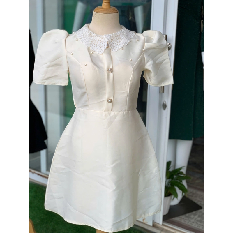 Đầm taffta phối ren bèo cổ đính ngọc 503179