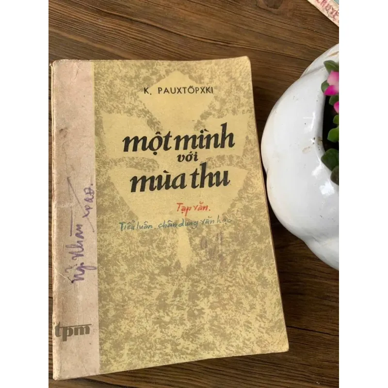 Một mình với mùa thu - tiểu luận văn chương của  Paustovsky 744896