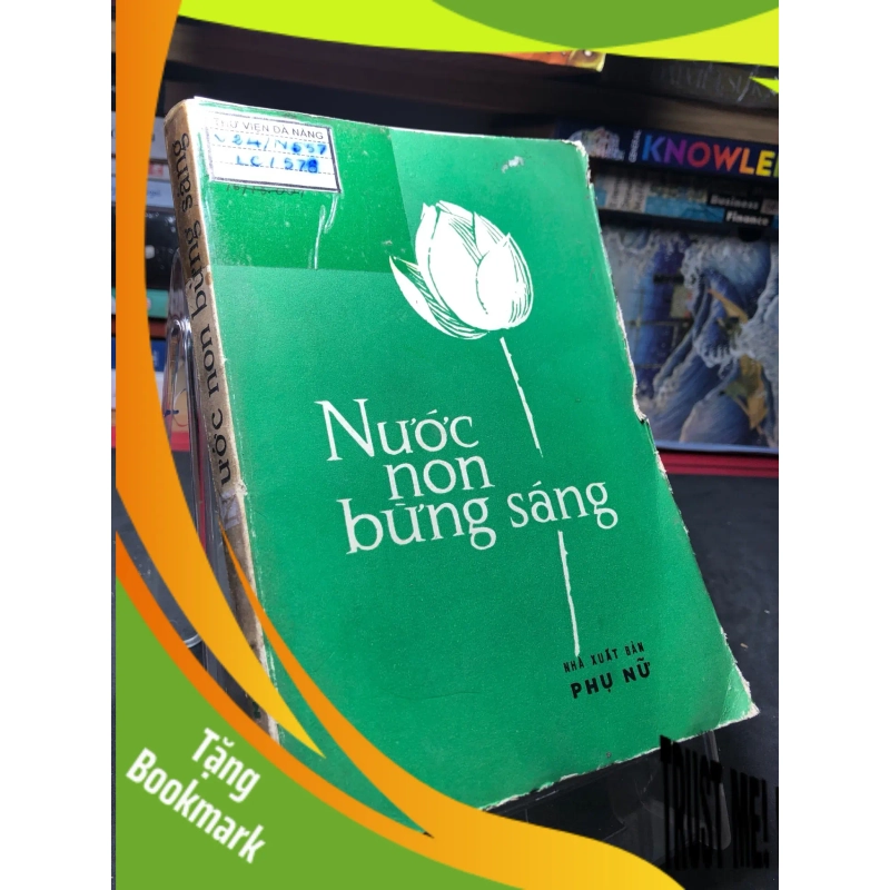 (TẶNG BOOKMARK) Nước non bừng sáng 1975 Hồi ký mới 60% ố vàng RBK0906 SÁCH VĂN HỌC 950191