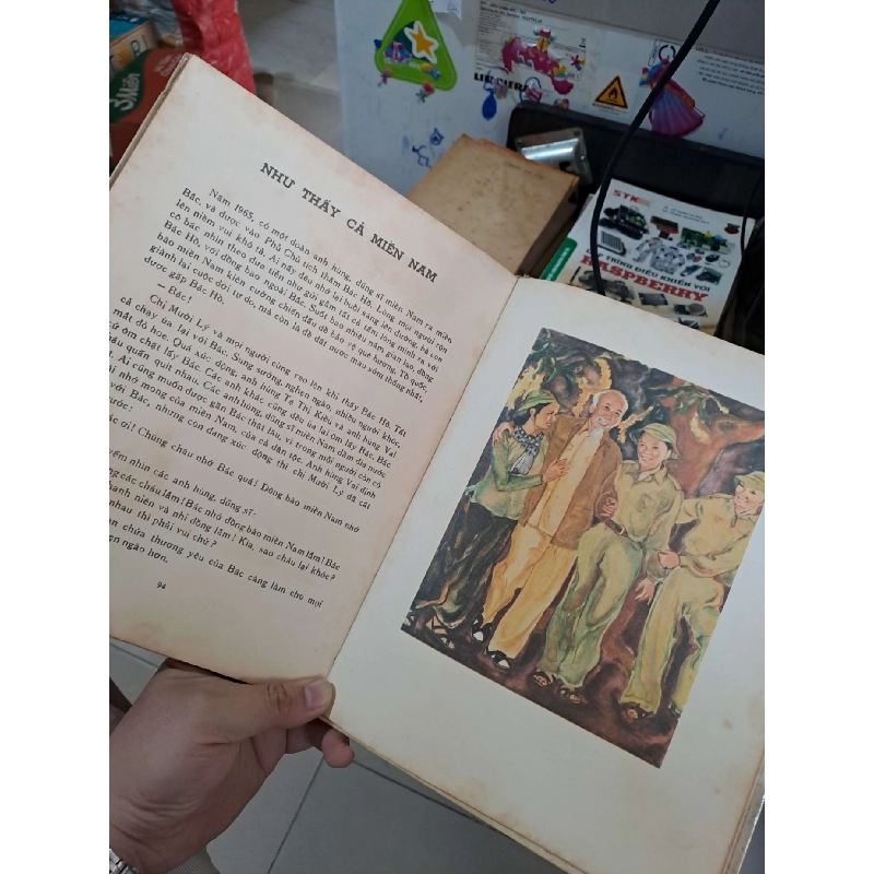 Bác Hồ Kính Yêu - 1980 mới 80% ố bìa cứng - LỊCH SỬ - CHÍNH TRỊ - TRIẾT HỌC - HCM3012 749735