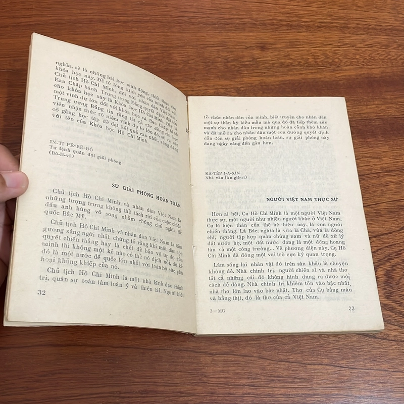 II Sách Danh Nhân: Một Giờ Với Đồng Chí Hồ Chí Minh - Lê Khánh Soa - 1985 503136