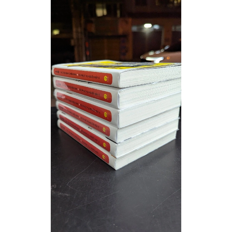 Chủ tiệm bánh chiến binh và cô phục vụ người máy - SOW 333959