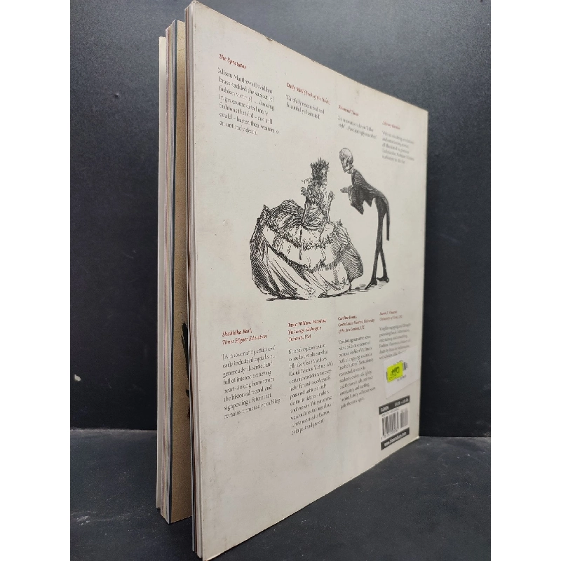 Fashion Victims - Financial Times (sách màu) mới 90% bẩn bìa tróc góc nhẹ HCM0805 ngoại văn 914255