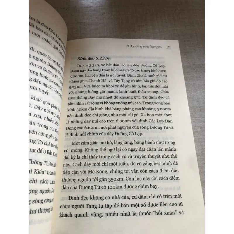 Đi dọc dòng sông Phật giáo  780672