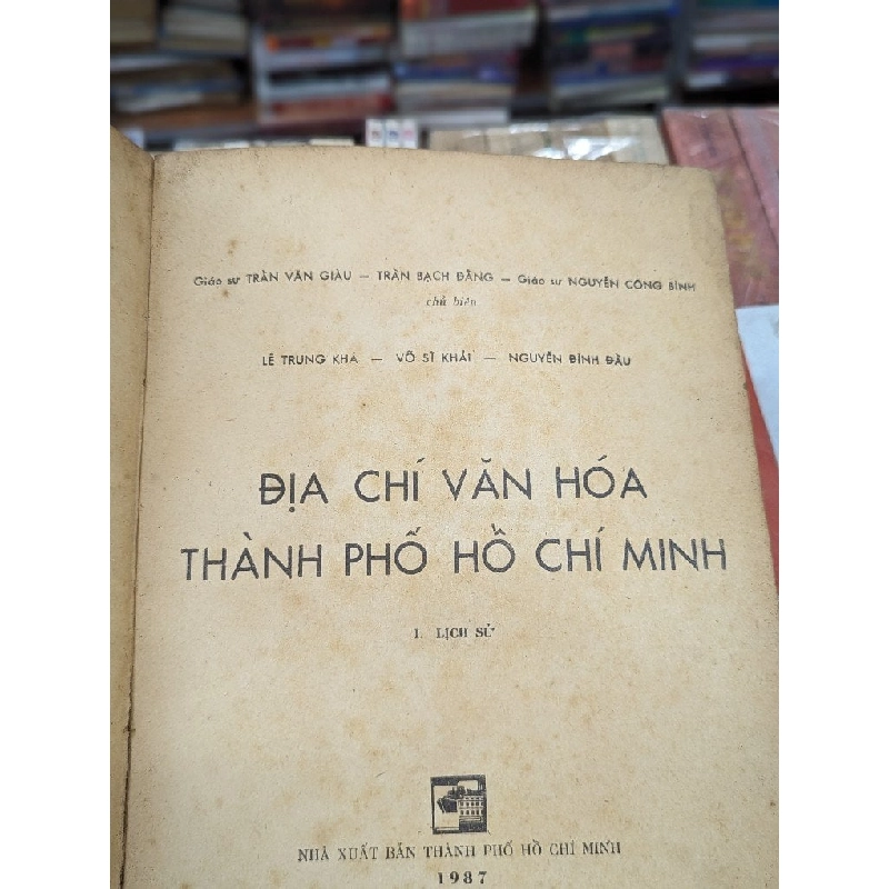 Địa chí văn hoá thành phố Hồ Chí Minh - Trần Văn Giàu & nhóm biên soạn ( sách khổ to ) 126599