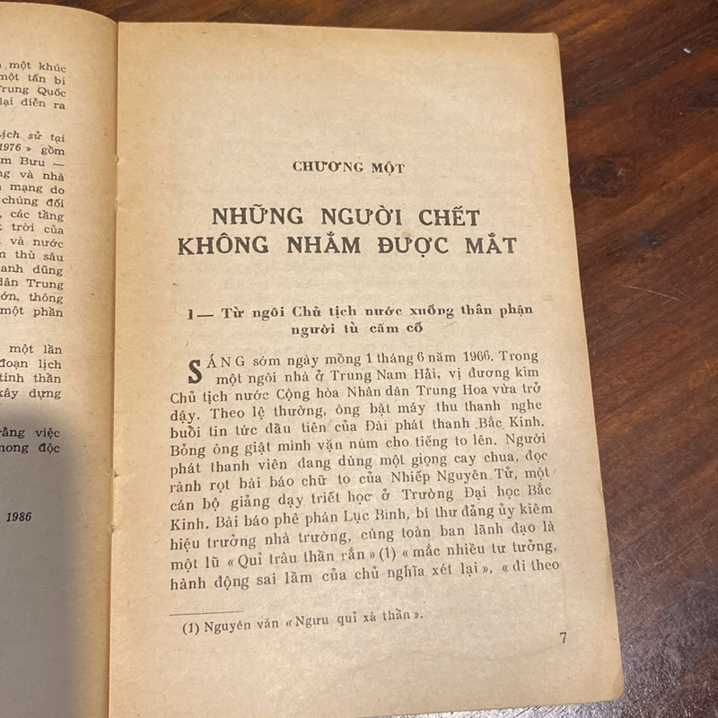 BÓNG ĐÊM QUA QUẢNG TRƯỜNG THIÊN AN MÔN (XB 1989) 493459