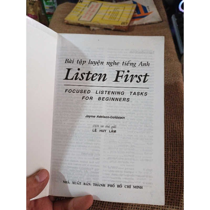 Focused Listening Tasks 2005 mới 80% ố(Sách tự học tiếng Anh) HLSC2404 1028531