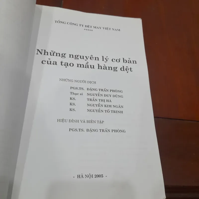 Arthur D Broadbent - Những nguyên lý cơ bản của TẠO MÀU HÀNG DỆT 643817