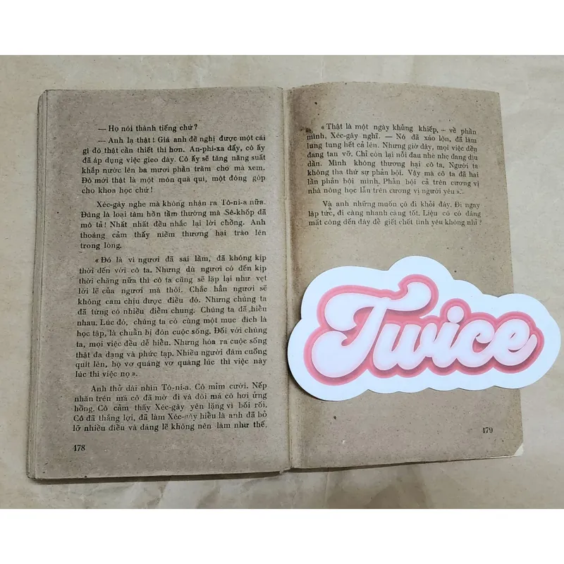 Tiểu thuyết Nga: LỚP TRẺ 705326