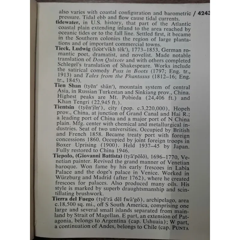The Large Type Columbia-Viking Desk Encyclopedia (Volume 10: Thesp to Zwor) 958041