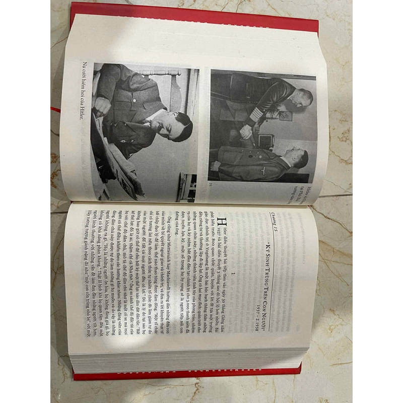 Sách Adolf Hitler chân dung trùm phát xít 476458