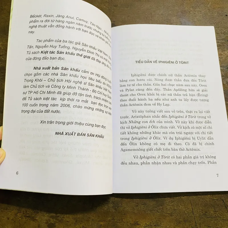 I phi giê ni ở Tô rit  787514