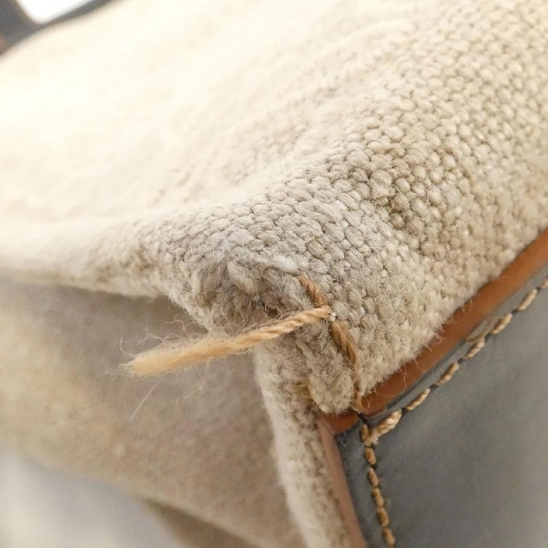 Túi tote nhỏ Loewe Cushion A612A93X05 608653