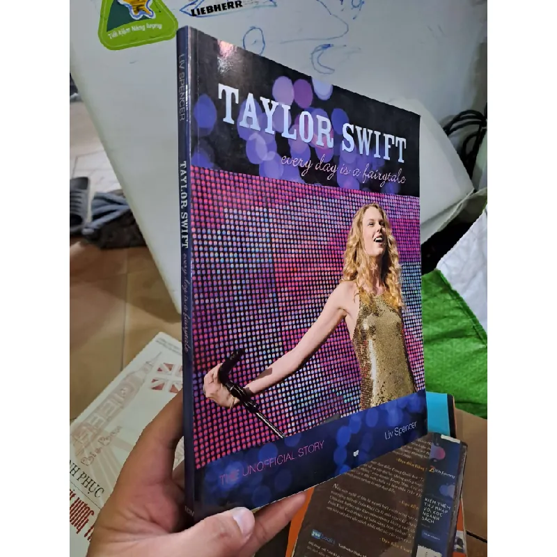 Taylor swift every day is a fairytale - Spencer - mới 90% - ENGLISH BOOKS - HCM0111 629455