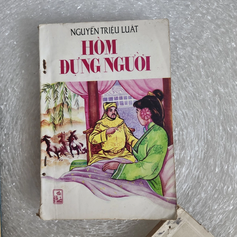 Hòm đựng người | Nguyễn Triệu Luật 526122