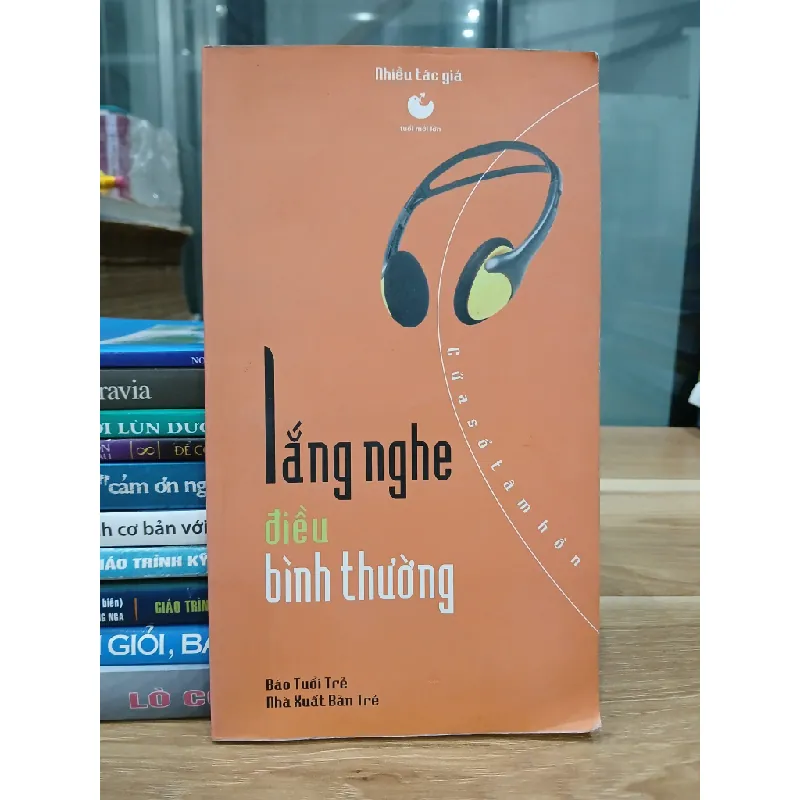 Lắng nghe điều bình thường – Báo Tuổi Trẻ (NXB Trẻ) 560802
