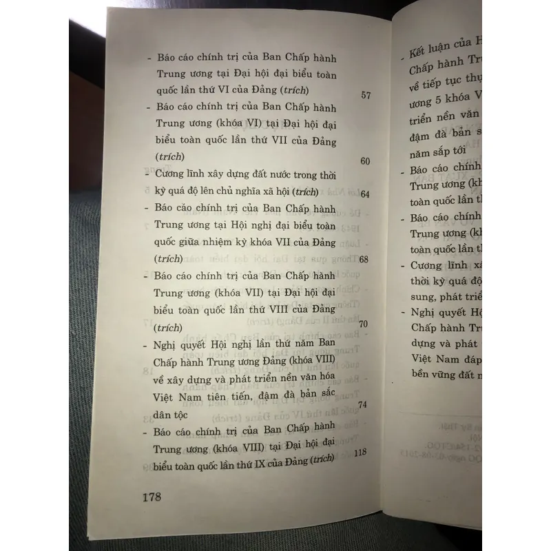 “Văn hoá soi đường cho quốc dân đi” (văn kiện của Đảng về văn hoá) 723016