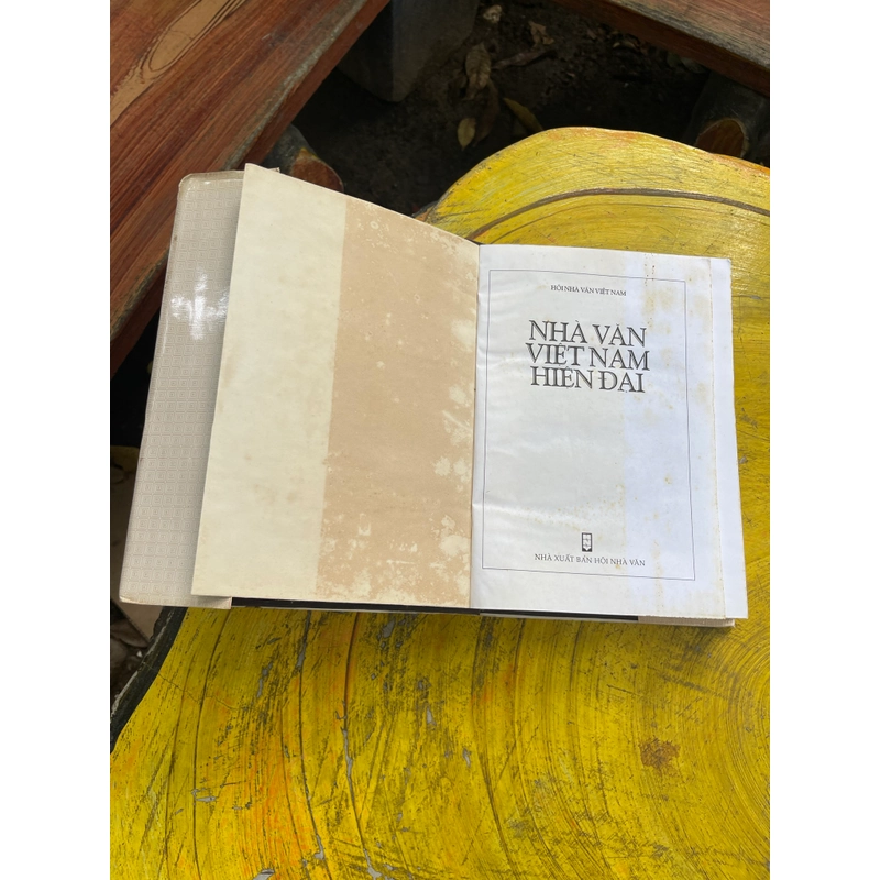 NHÀ VĂN VIỆT NAM HIỆN ĐẠI BÌA CỨNG 538766