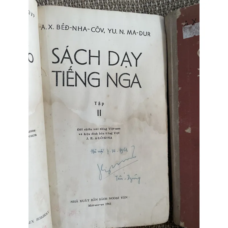 Sách dạy tiếng Nga 2 tập , in tại Nga; khổ lớn; khoảng 900 trang  1024542