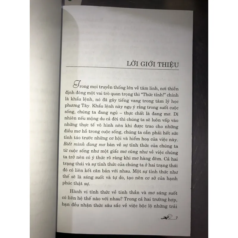 Biết mình đang mơ - Thực hành thiền định để có giấc mơ sáng suốt  714028