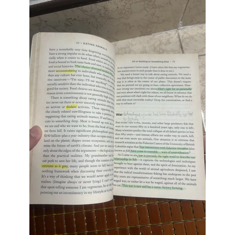 Eating Animal - Jonathan Safran Foer (sách real, còn tốt) 928670