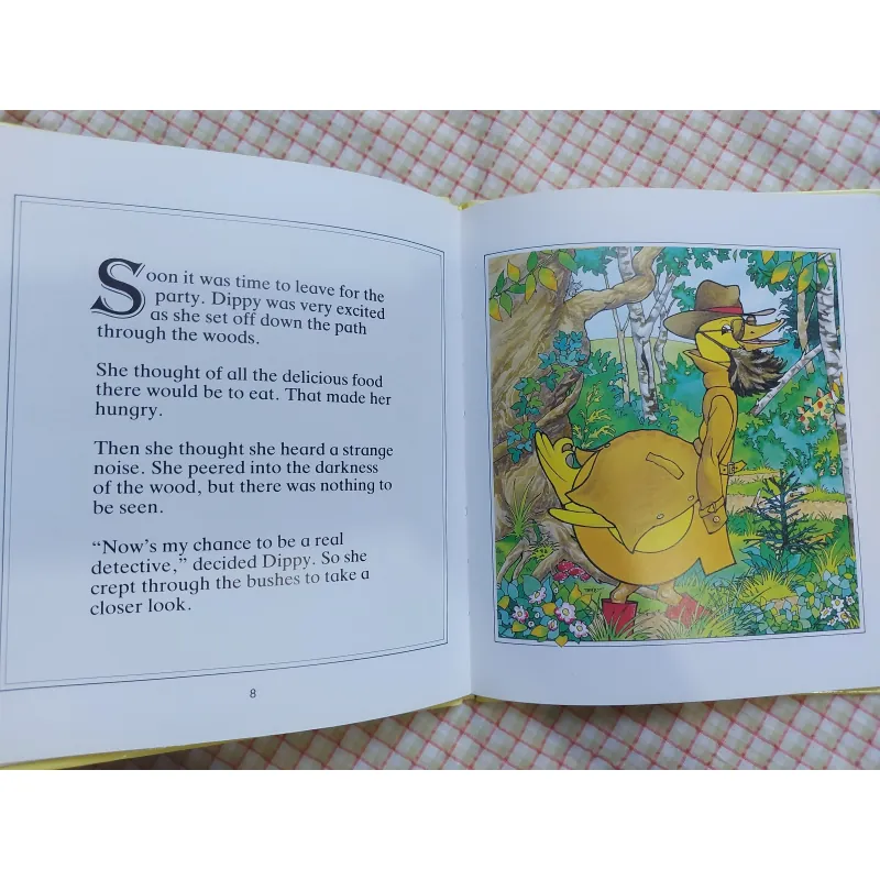 PICTURE BOOK Dippy Duck Dresses Up - BÌA CỨNG 782486