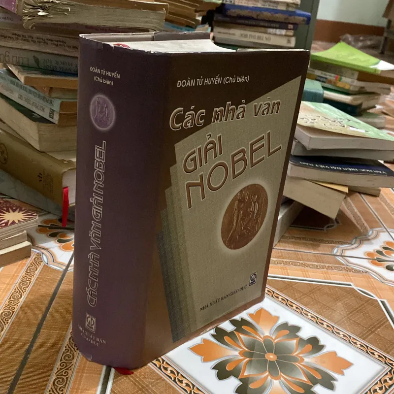Các nhà văn giải Nobel 784571