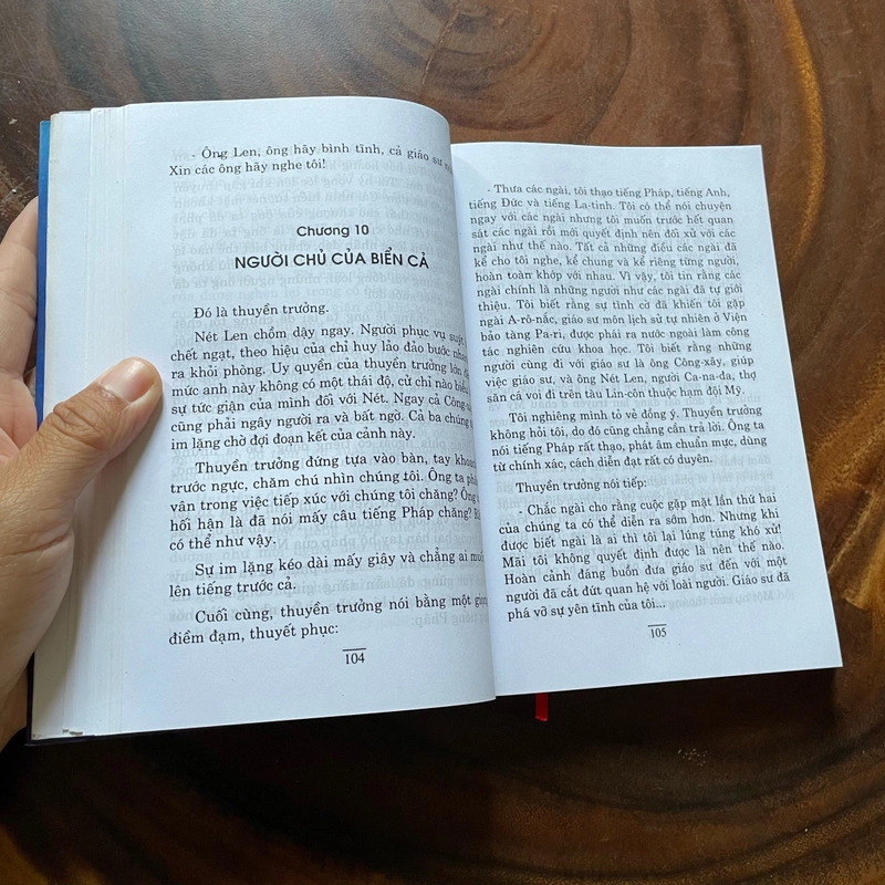 II Tựa sách: Hai Vạn Dặm Dưới Biển - JULES VERNE - 2010 442479