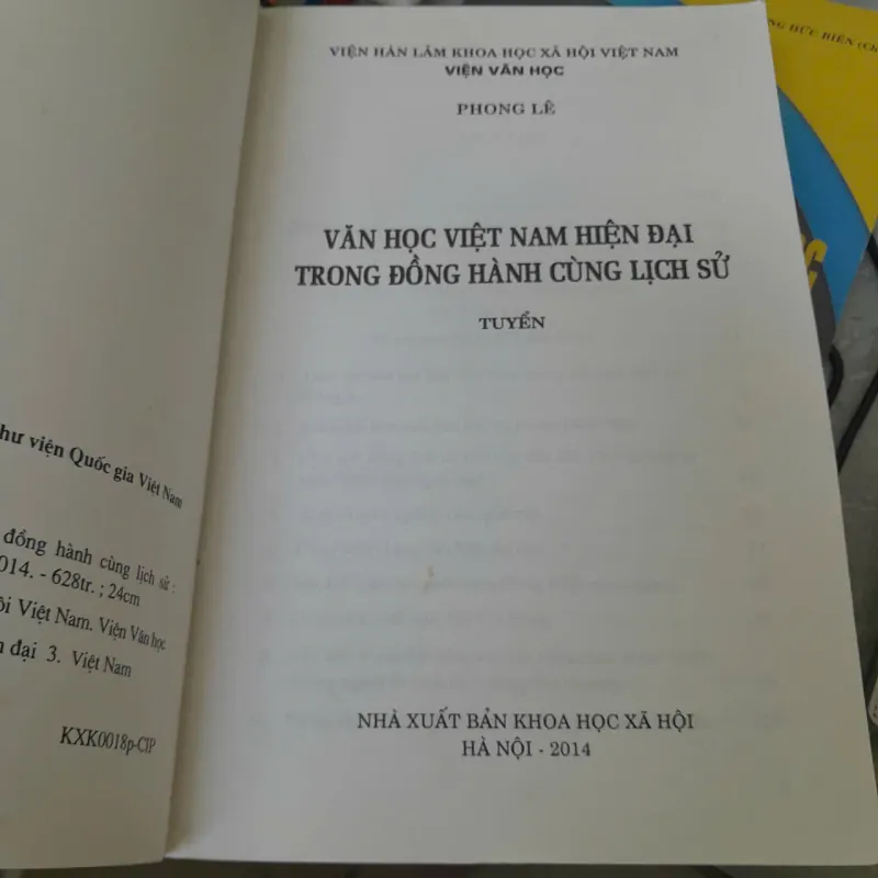 VĂN HỌC VIỆT NAM HIỆN ĐẠI TRONG ĐỒNG HÀNH CÙNG LỊCH SỬ - PHONG LÊ 977705