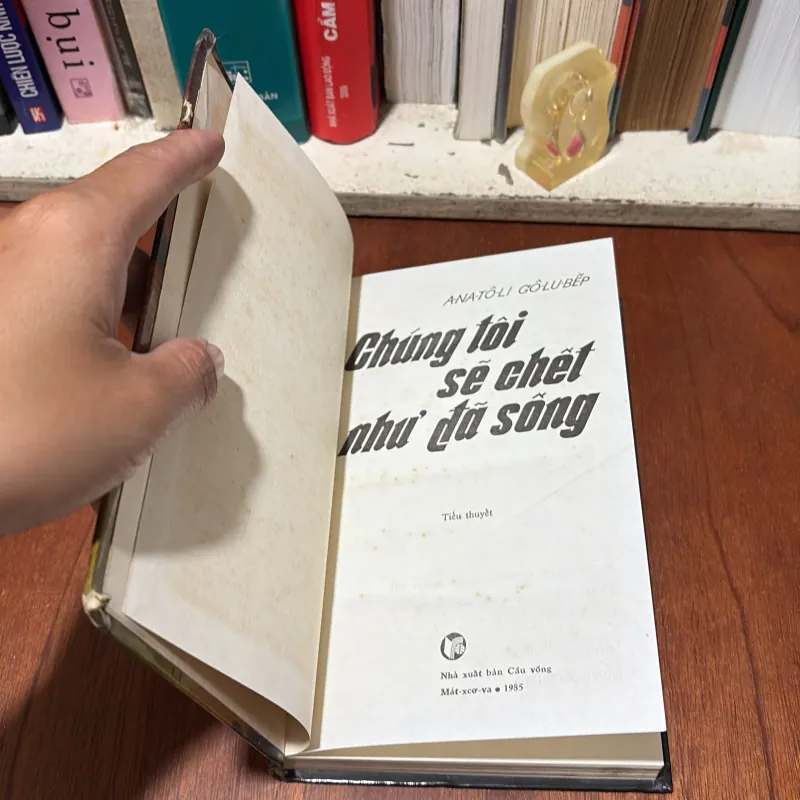 II Tiểu Thuyết: Chúng Tôi Sẽ Chết Như Đã Sống - ANATÔLI GÔLUBẾP - 1985 781616