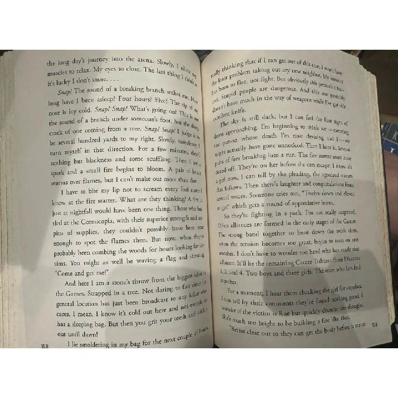 THE HUNGER GAMES - Suzanne Collins (Scholastic) 139177