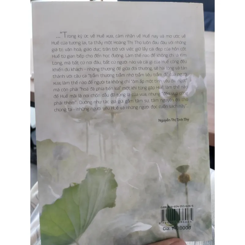 Tác phẩm "Huế, xin đi từ thơ ấu" của nhà báo Hoàng Thị Thọ 997417